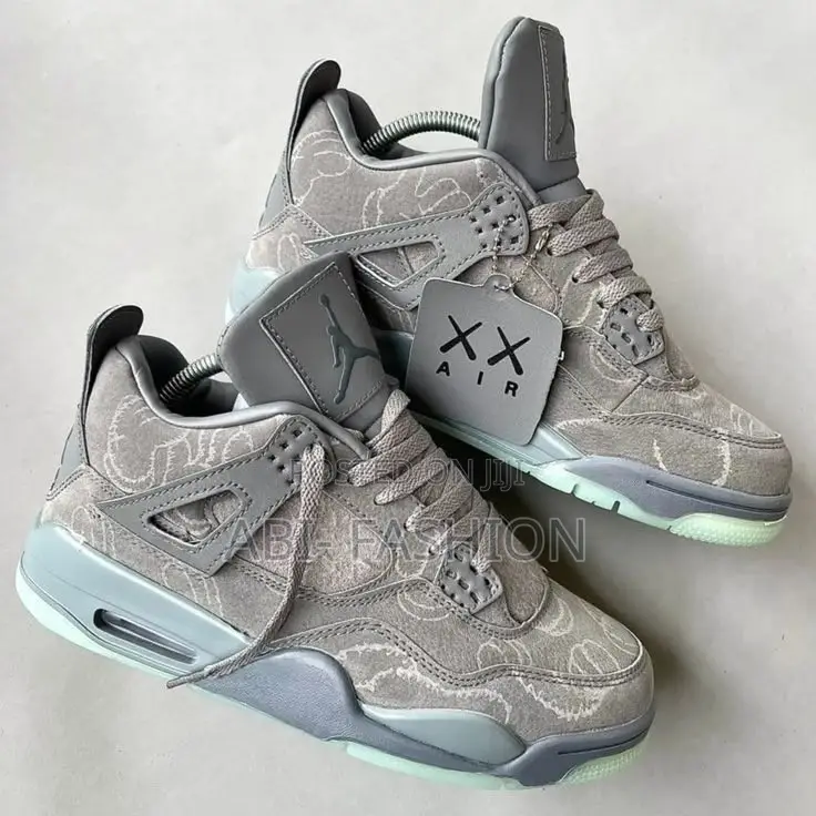 Nike Air Jordan 4 Retro X KAWS ‘Cool Unique Grey’