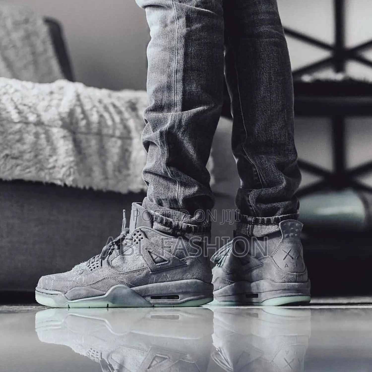 Nike Air Jordan 4 Retro X KAWS ‘Cool Unique Grey’