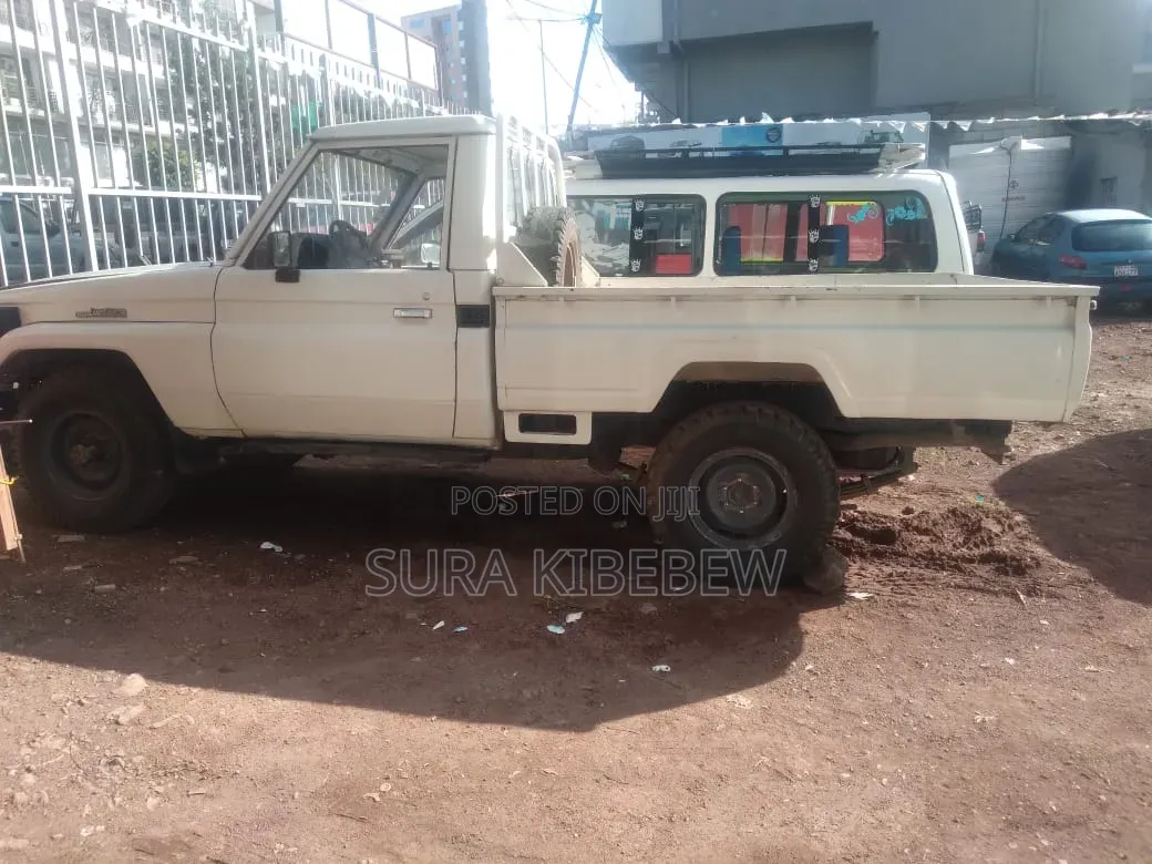 Toyota Land Cruiser 90 1997 White