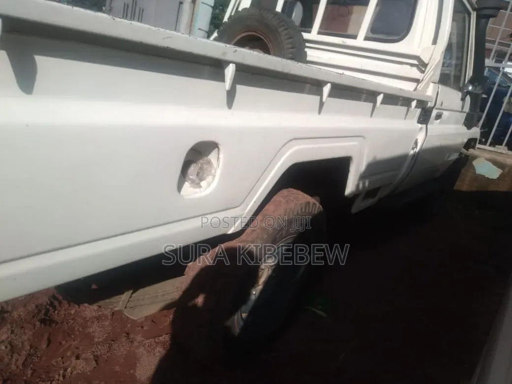 Toyota Land Cruiser 90 1997 White