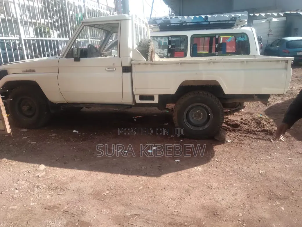 Toyota Land Cruiser 90 1997 White