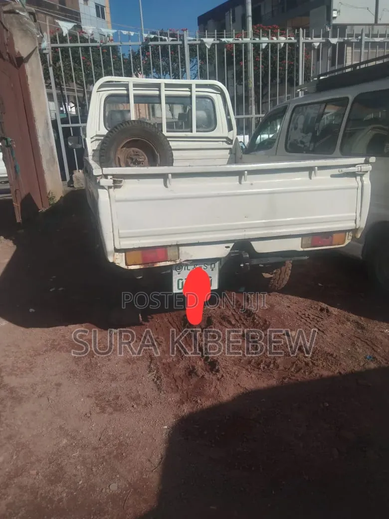Toyota Land Cruiser 90 1997 White