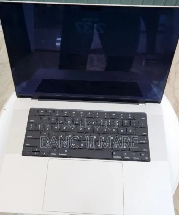 New Laptop Apple MacBook Pro 2021 M1 16GB Apple M1 SSD 1T