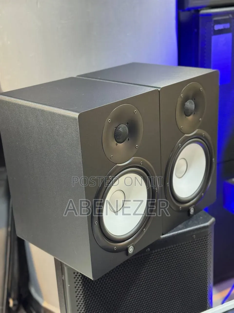 YAMAHA HS8 Studio Monitors