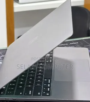 New Laptop Apple MacBook Air 2022 M2 16GB Apple M2 SSD 512GB