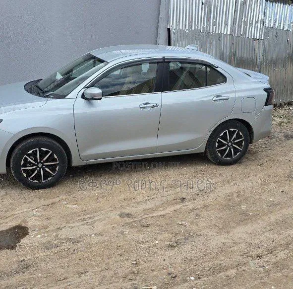 Suzuki Dzire 2025 Silver