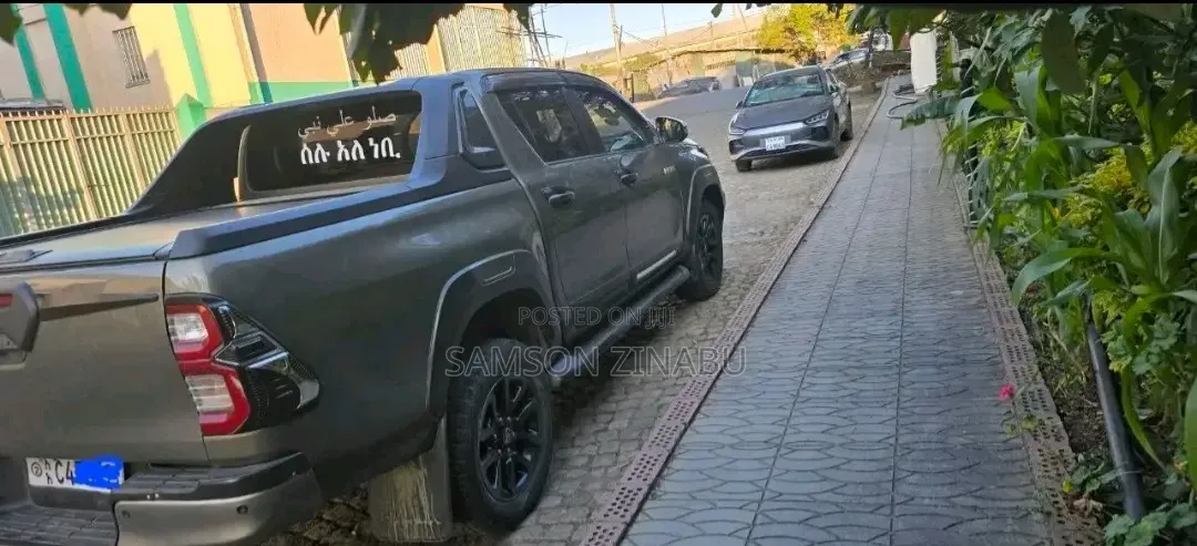 Toyota Hilux 2021 Gray