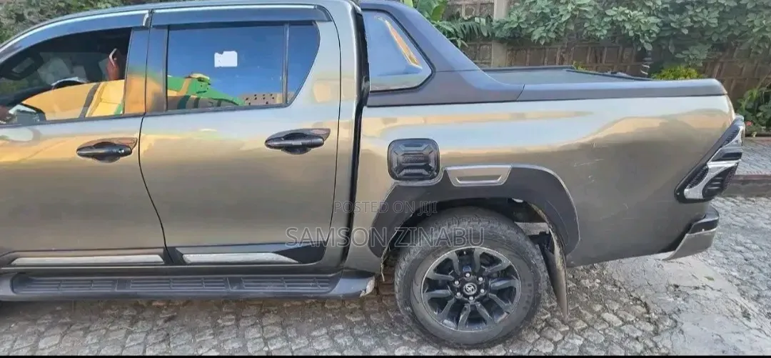 Toyota Hilux 2021 Gray