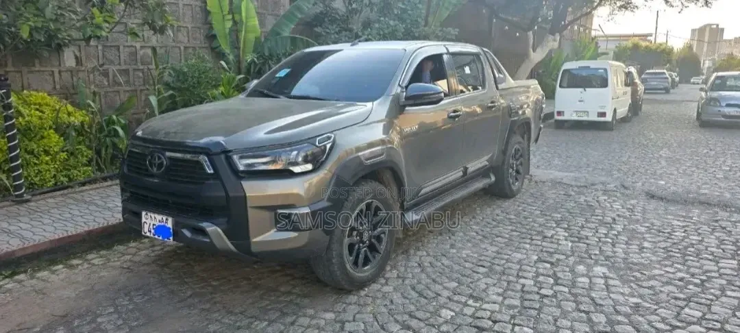 Toyota Hilux 2021 Gray
