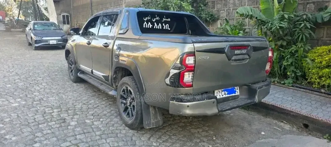 Toyota Hilux 2021 Gray