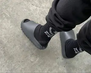 Yeezy Slide Slipper Master Quality Shoes for You