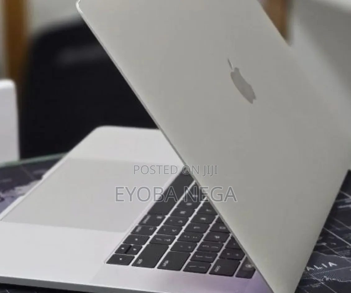 New Laptop Apple MacBook Pro 2017 16GB Intel Core i7 SSD 512GB