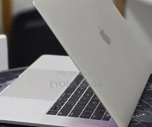 New Laptop Apple MacBook Pro 2017 16GB Intel Core i7 SSD 512GB