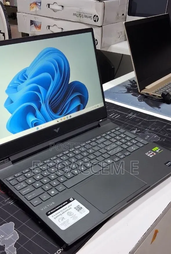 New Laptop HP 16GB AMD Ryzen 7 SSD 512GB