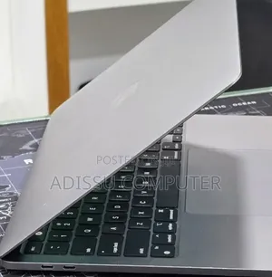 New Laptop Apple MacBook Pro 2022 M2 16GB Apple M2 SSD 256GB