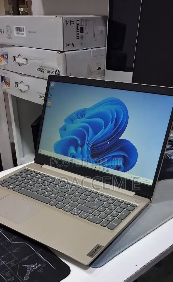 New Laptop Lenovo 8GB Intel Core i3 SSD 256GB