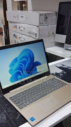 New Laptop Lenovo 8GB Intel Core i3 SSD 256GB