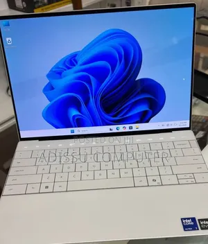New Laptop Dell XPS 13 16GB Intel Core Ultra 7 SSD 512GB