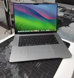 New Laptop Apple MacBook 32GB SSD 1T