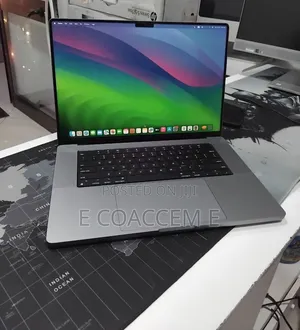 New Laptop Apple MacBook 32GB SSD 1T