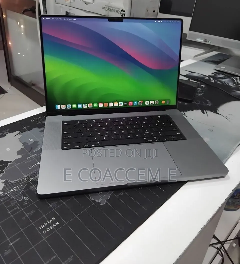 New Laptop Apple MacBook 32GB SSD 1T