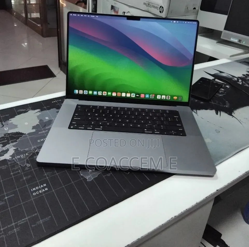 New Laptop Apple MacBook 32GB SSD 1T