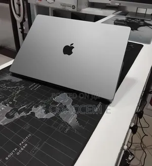 New Laptop Apple MacBook 32GB SSD 1T