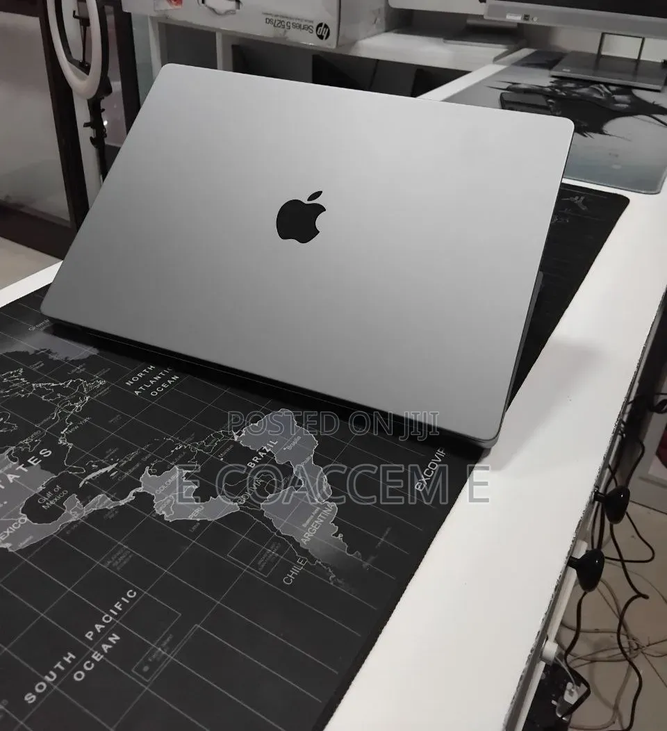 New Laptop Apple MacBook 32GB SSD 1T