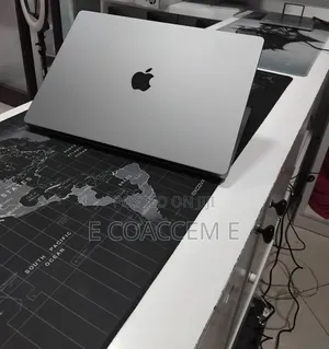 New Laptop Apple MacBook 32GB SSD 1T