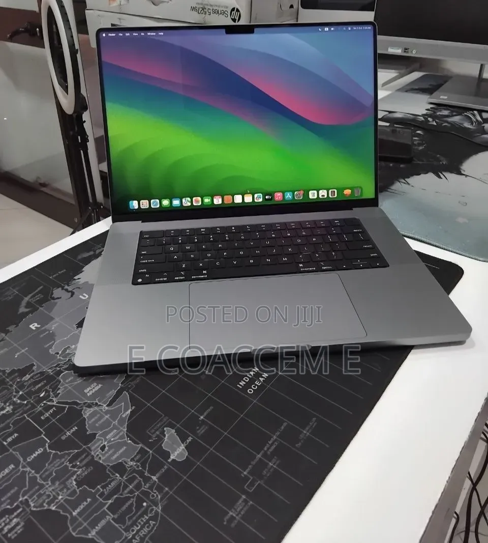 New Laptop Apple MacBook 32GB SSD 1T