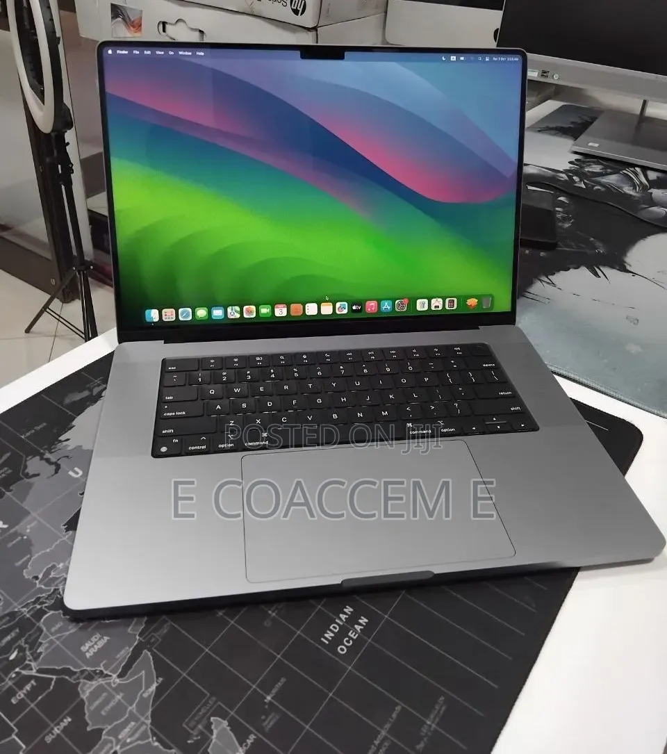 New Laptop Apple MacBook 32GB SSD 1T