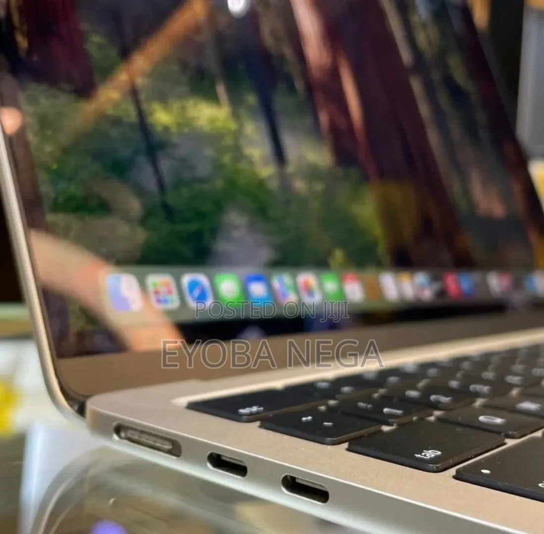 New Laptop Apple MacBook Air 2025 M4 16GB Apple M4 SSD 512GB