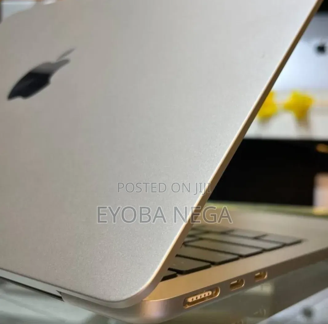 New Laptop Apple MacBook Air 2025 M4 16GB Apple M4 SSD 512GB
