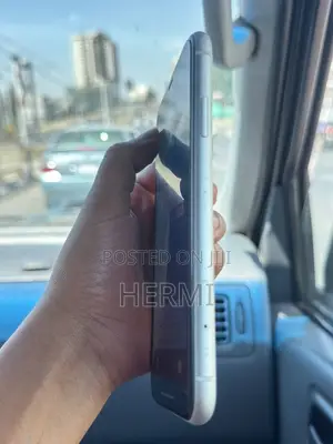 New Apple iPhone XR 64 GB White