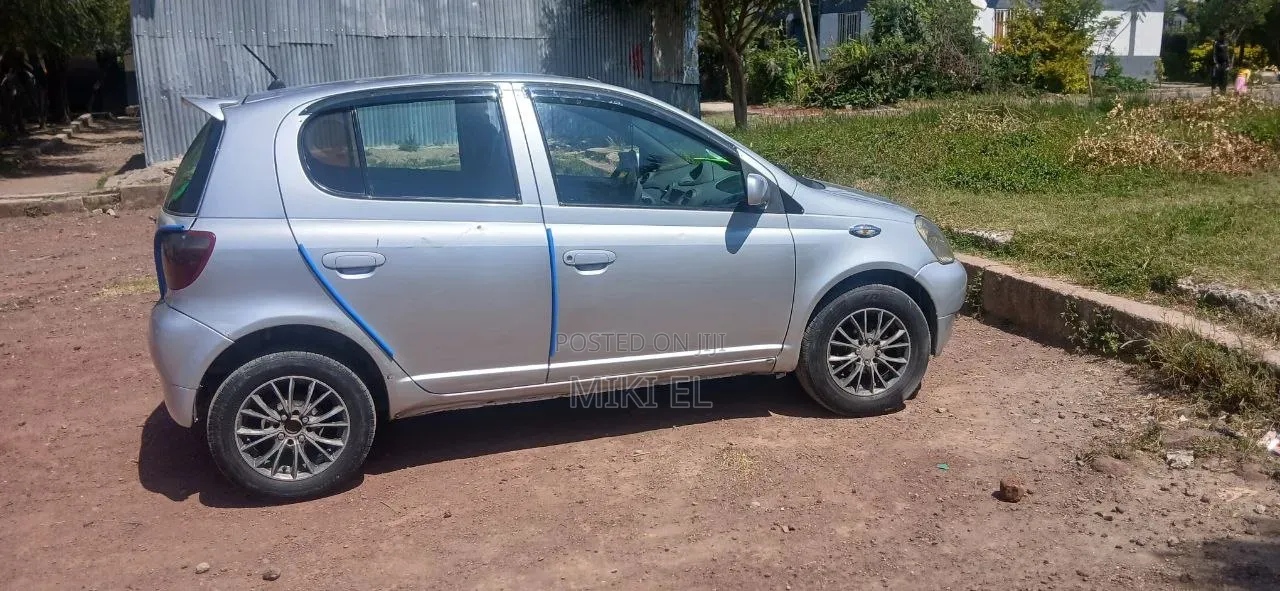 Toyota Vitz 1.0 FWD 5dr 2001 Silver