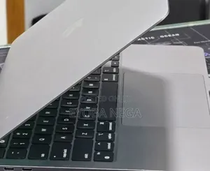 New Laptop Apple MacBook Pro 2022 M2 16GB Apple M2 SSD 256GB