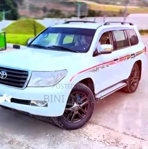 Toyota Land Cruiser 5.7 V8 2011 White