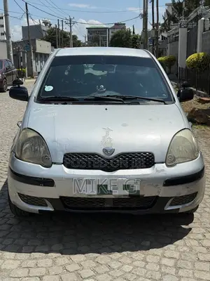 Toyota Vitz 2004 Silver