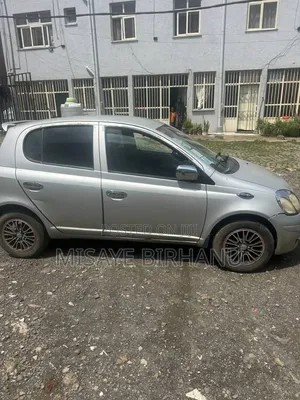 Toyota Vitz 2004 Silver
