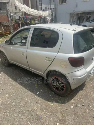 Toyota Vitz 2004 Silver