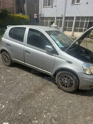 Toyota Vitz 2004 Silver