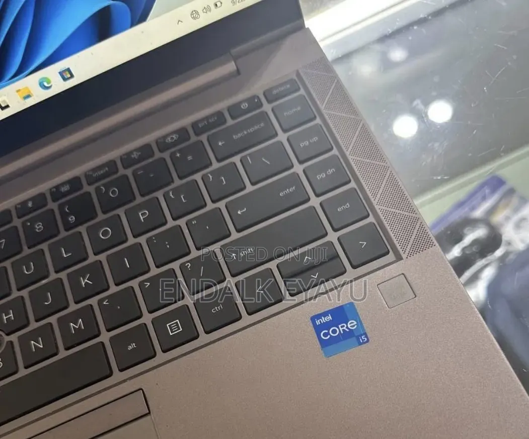 New Laptop HP ZBook Firefly G8 16GB Intel Core i5 SSD 512GB