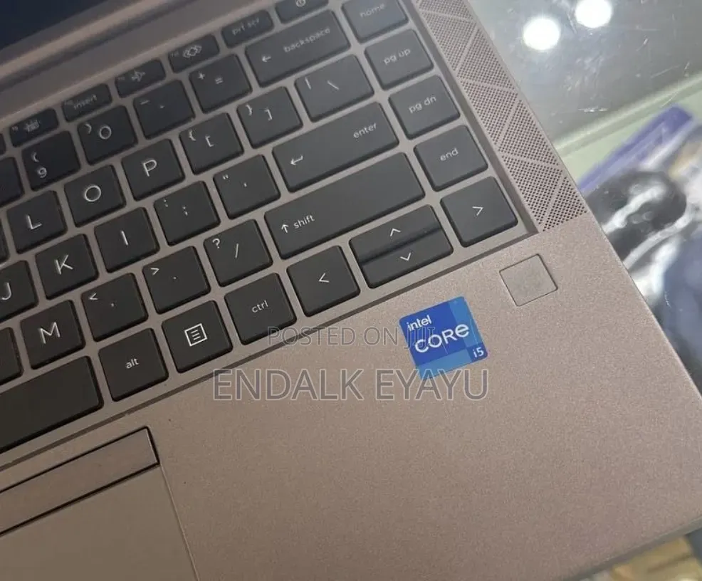 New Laptop HP ZBook Firefly G8 16GB Intel Core i5 SSD 512GB
