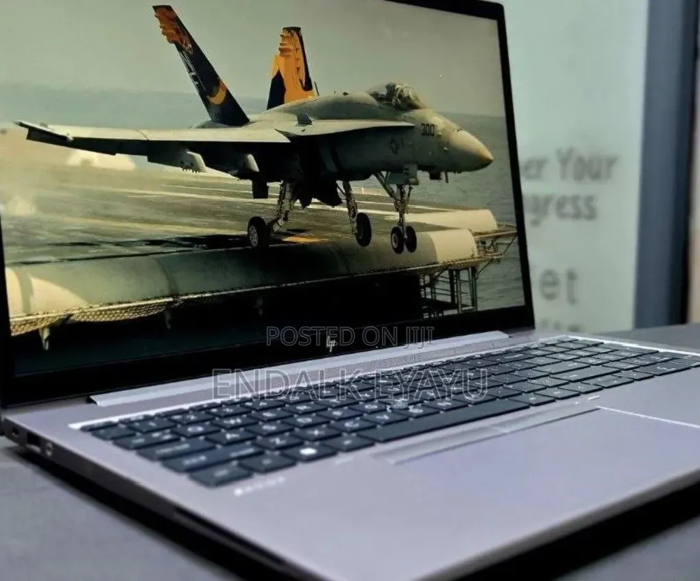 New Laptop HP ZBook Firefly G8 16GB Intel Core i5 SSD 512GB