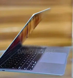 New Laptop Apple MacBook Air 2020 M1 8GB Intel Core i5 SSD 256GB