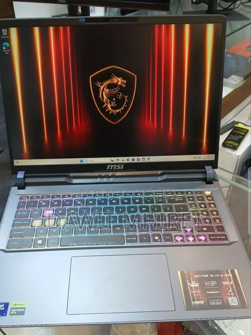 New Laptop MSI Vector 17 HX AI A2XWJG 16GB Intel Core Ultra 7 SSD 1T