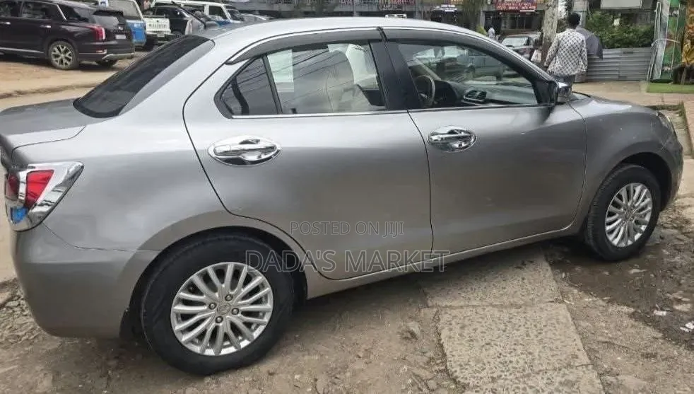 Suzuki Dzire 2022 Silver