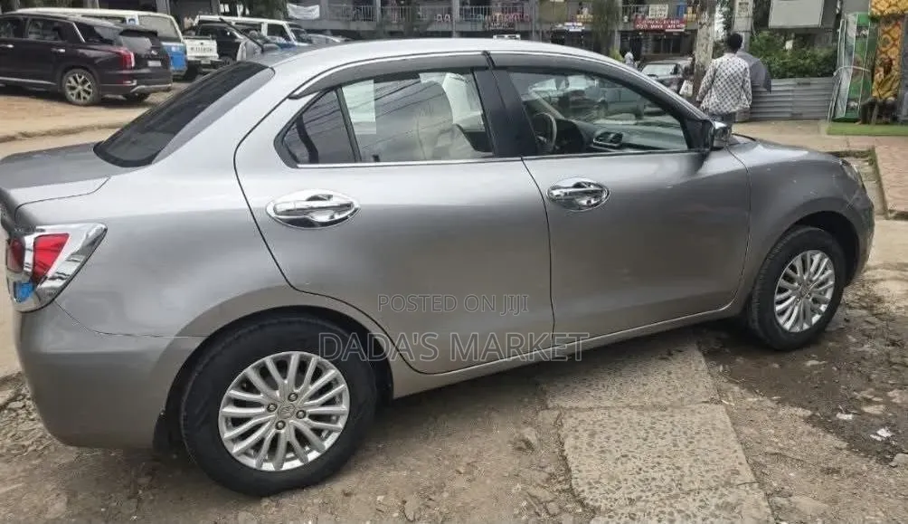 Suzuki Dzire 2022 Silver