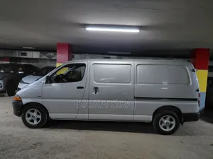 Toyota HiAce 2005 Silver