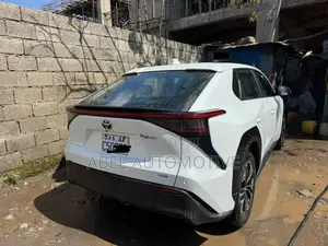 Toyota bZ4X 71.4 kWh FWD 2022 White